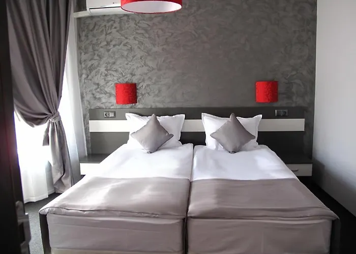 Хотел Gran Via 3*